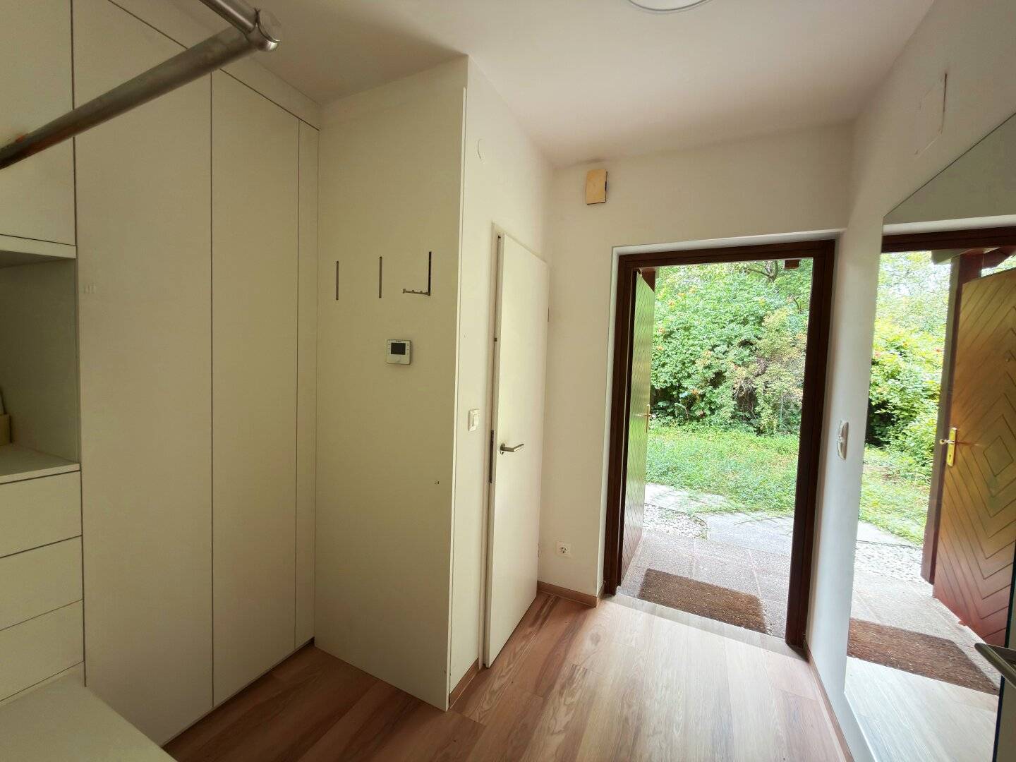 Well kept end terrace house I garden I 2 parking spaces I rent 2.375 €