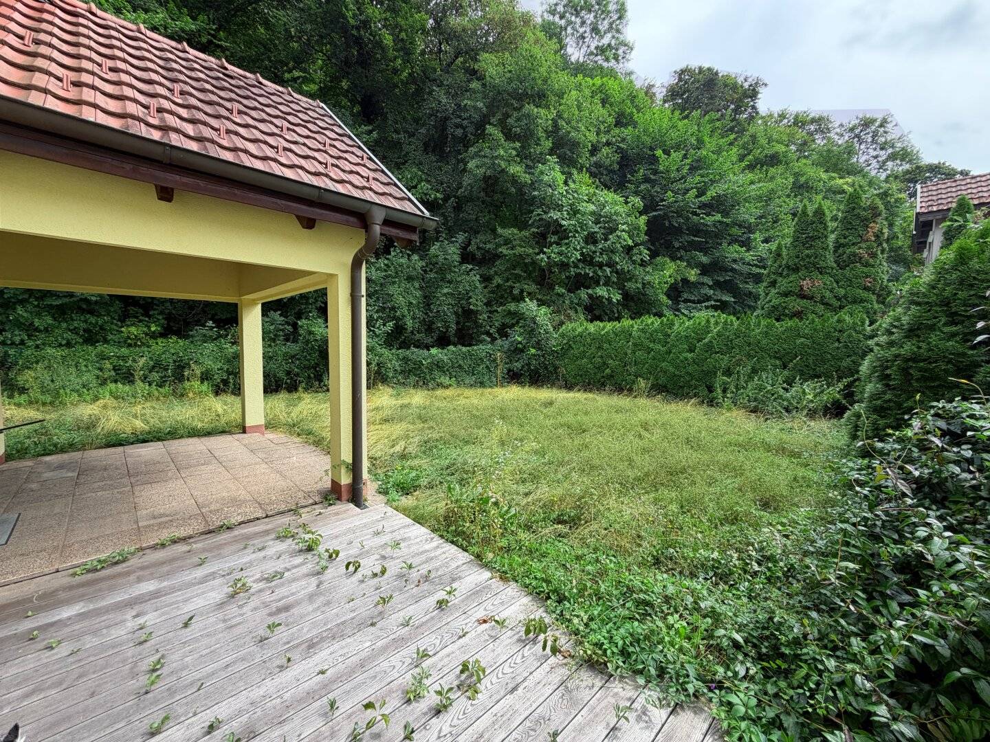 Well kept end terrace house I garden I 2 parking spaces I rent 2.375 €