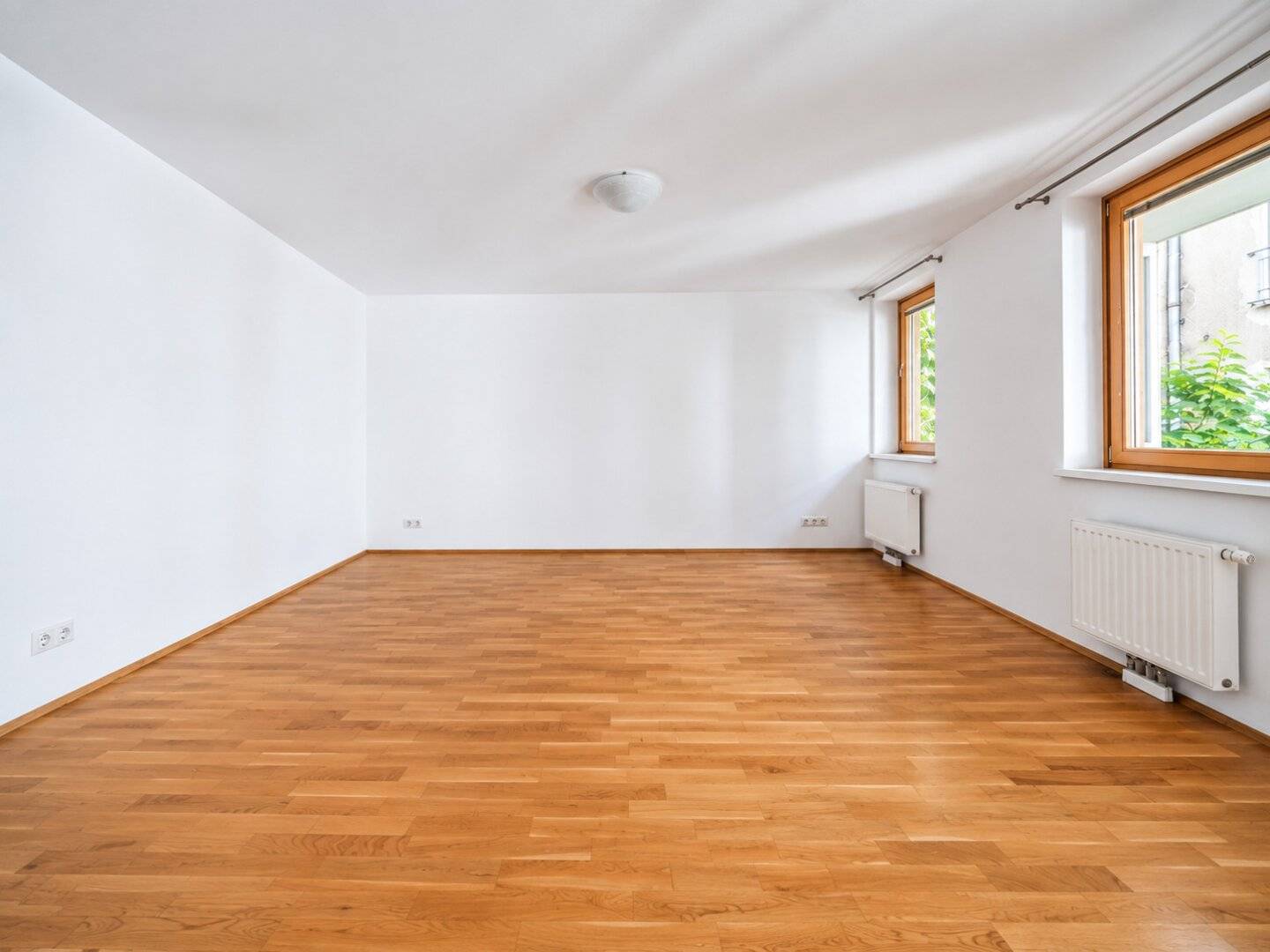 GROSSZÜGIG WOHNEN | 3-Zimmer-Variante mit Eigengarten, 2 Loggien &amp; Garage