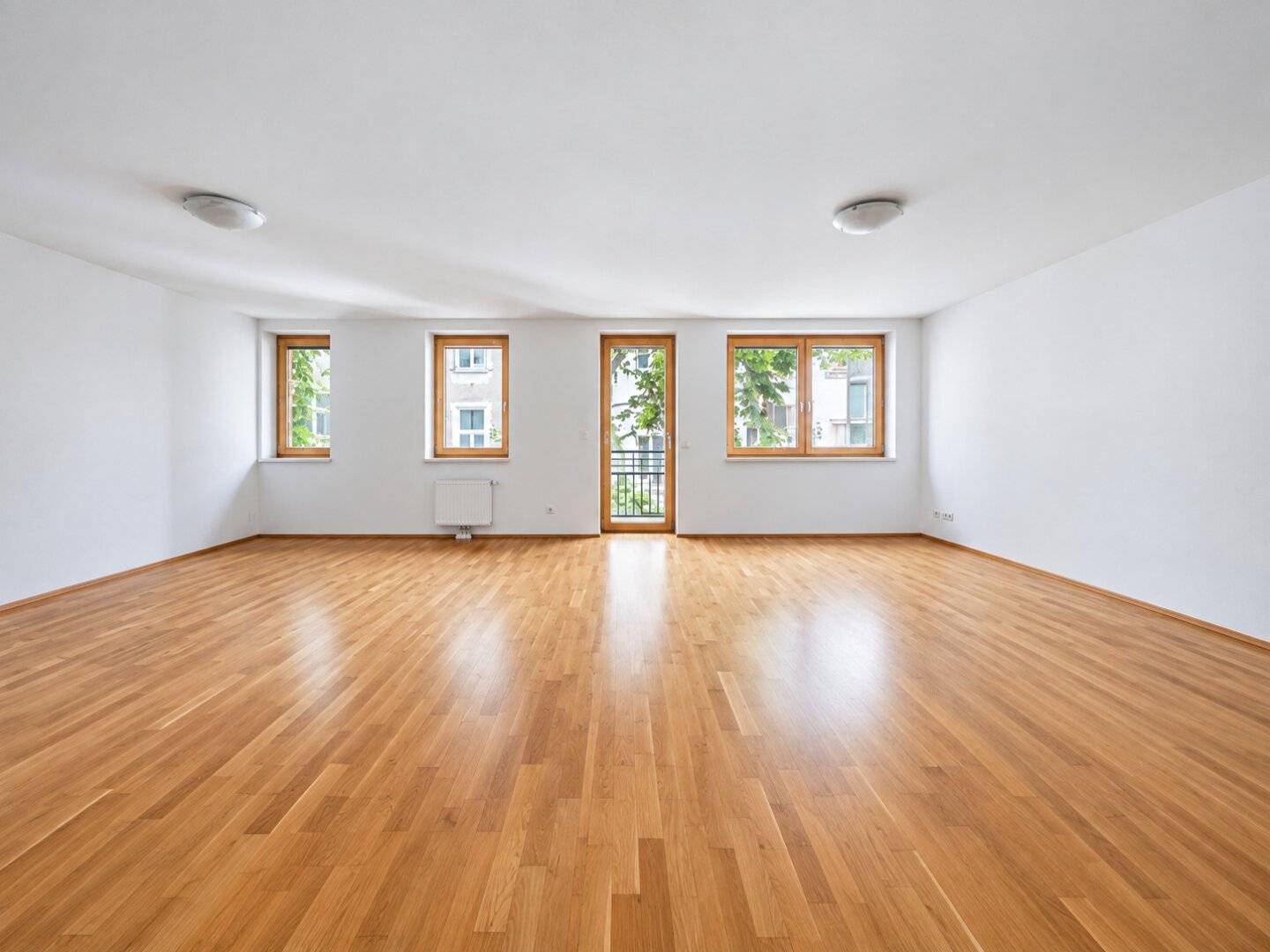 GROSSZÜGIG WOHNEN | 3-Zimmer-Variante mit Eigengarten, 2 Loggien &amp; Garage