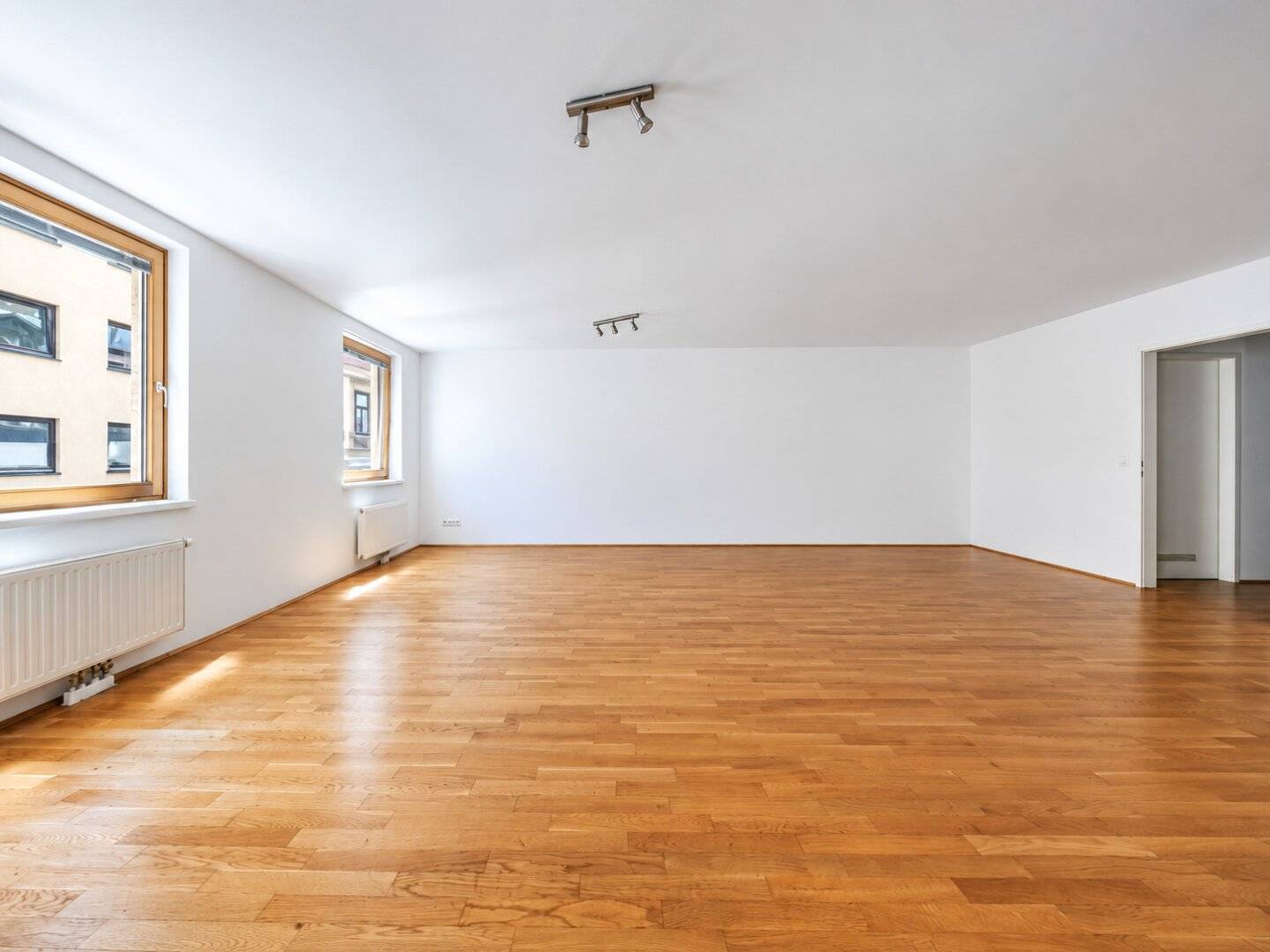 GROSSZÜGIG WOHNEN | 3-Zimmer-Variante mit Eigengarten, 2 Loggien &amp; Garage