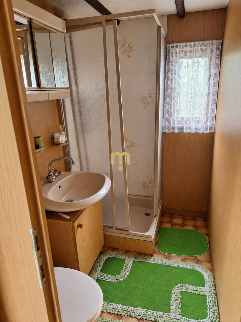 PRIVATE LAND 486 m² allotment garden plot in Stockerau with mobile home immediately usable