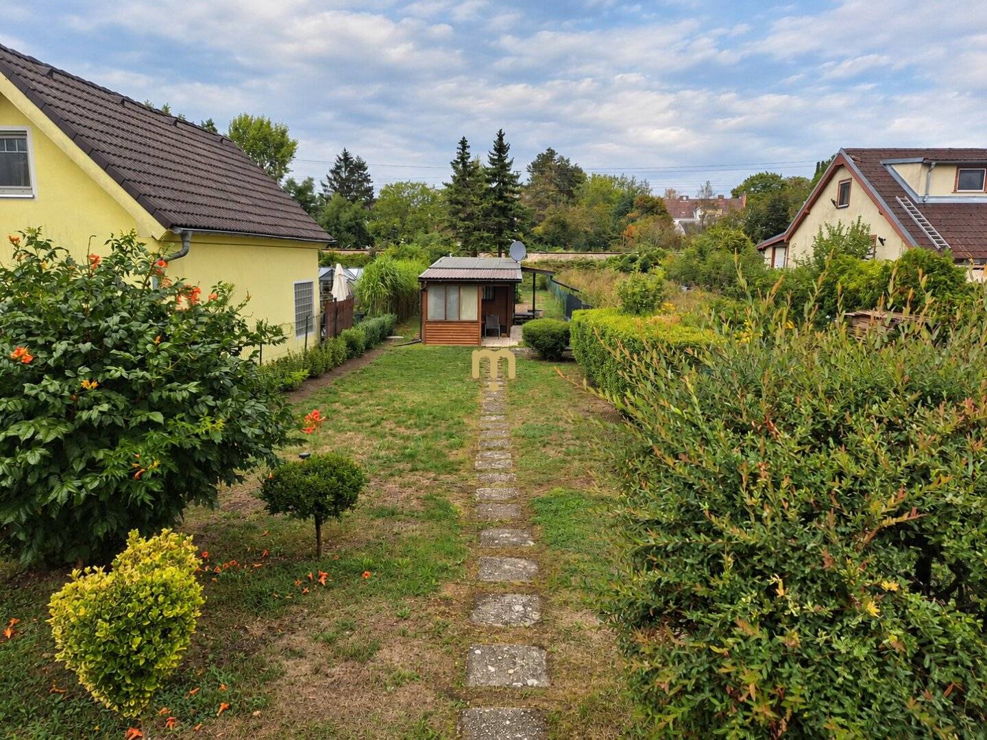 PRIVATE LAND 486 m² allotment garden plot in Stockerau with mobile home immediately usable