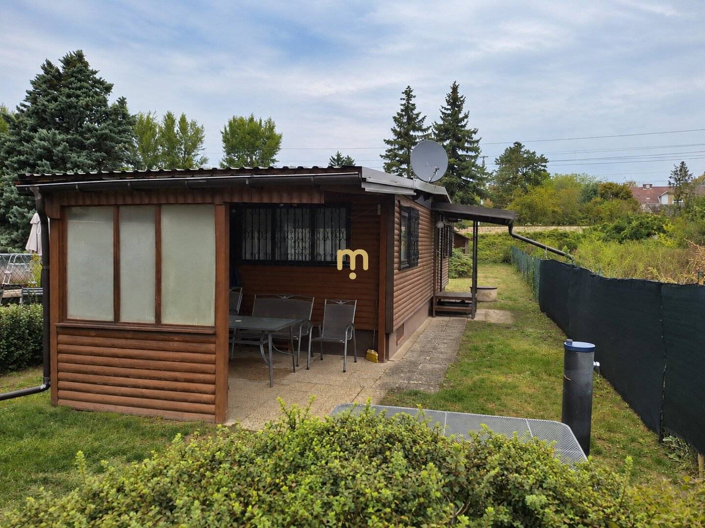 PRIVATE LAND 486 m² allotment garden plot in Stockerau with mobile home immediately usable