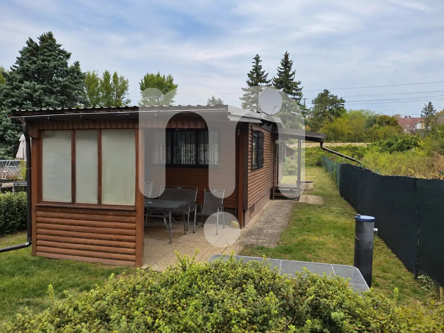 PRIVATE LAND 486 m² allotment garden plot in Stockerau with mobile home immediately usable