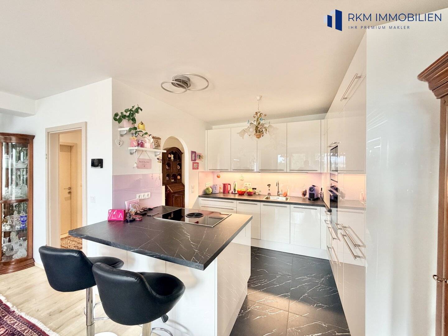 Bright 4-room apartment with garage Comfort and style on 99 m²
