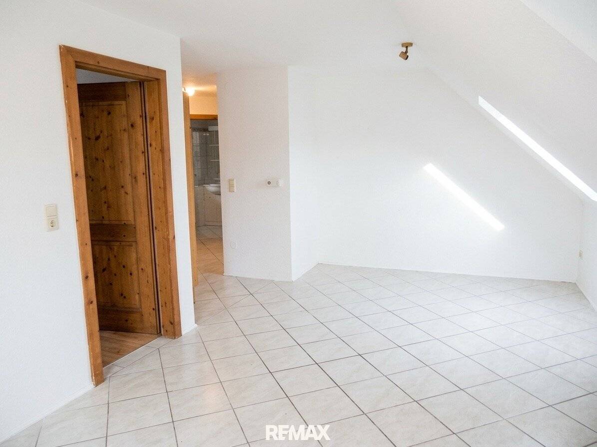 Kompakte Wohnung mit guter Infrastruktur in Neuzeug