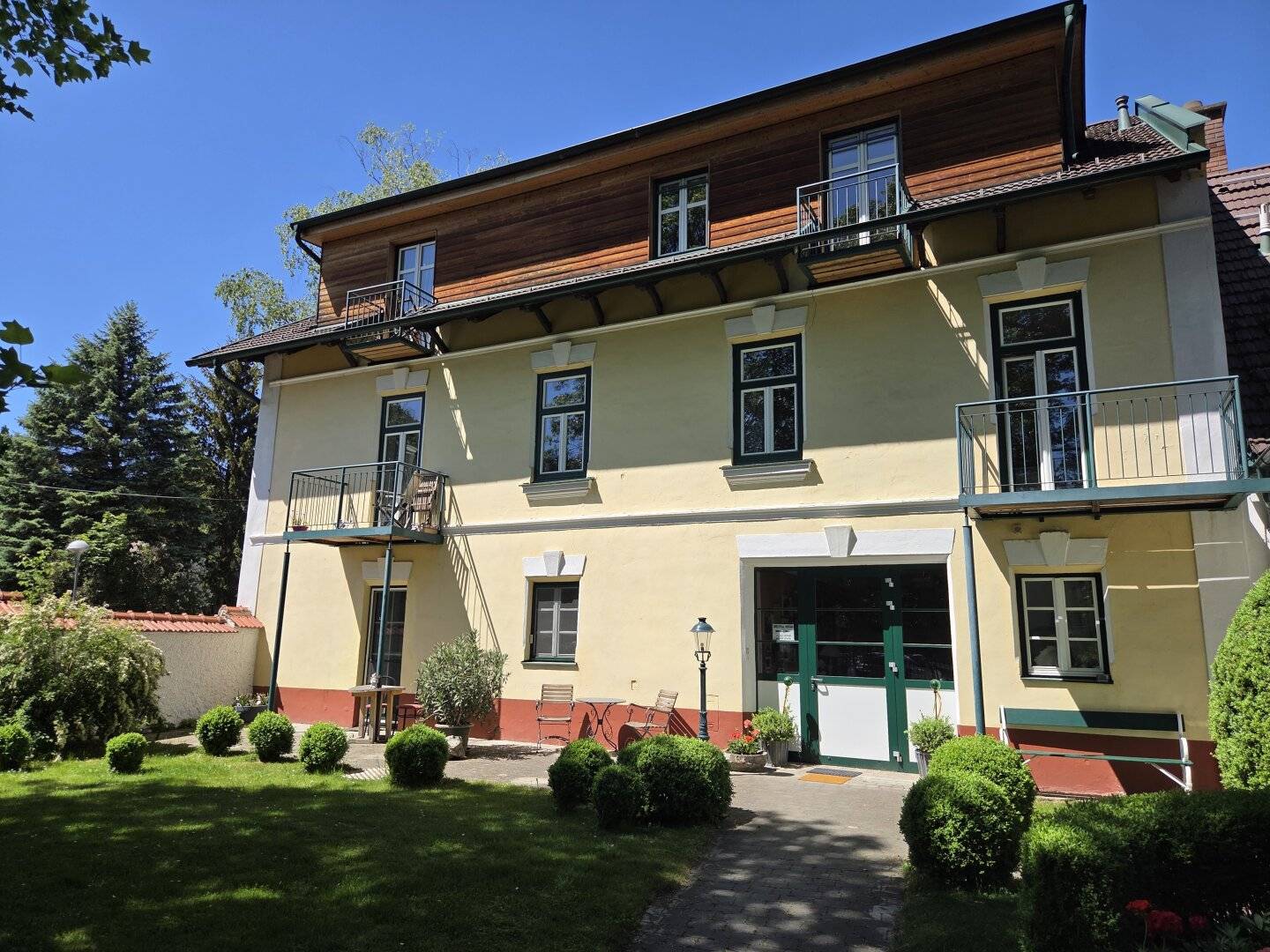 Charming 2-room apartment with kitchen and balcony, garden and parking space in Puchberg am Schneeberg