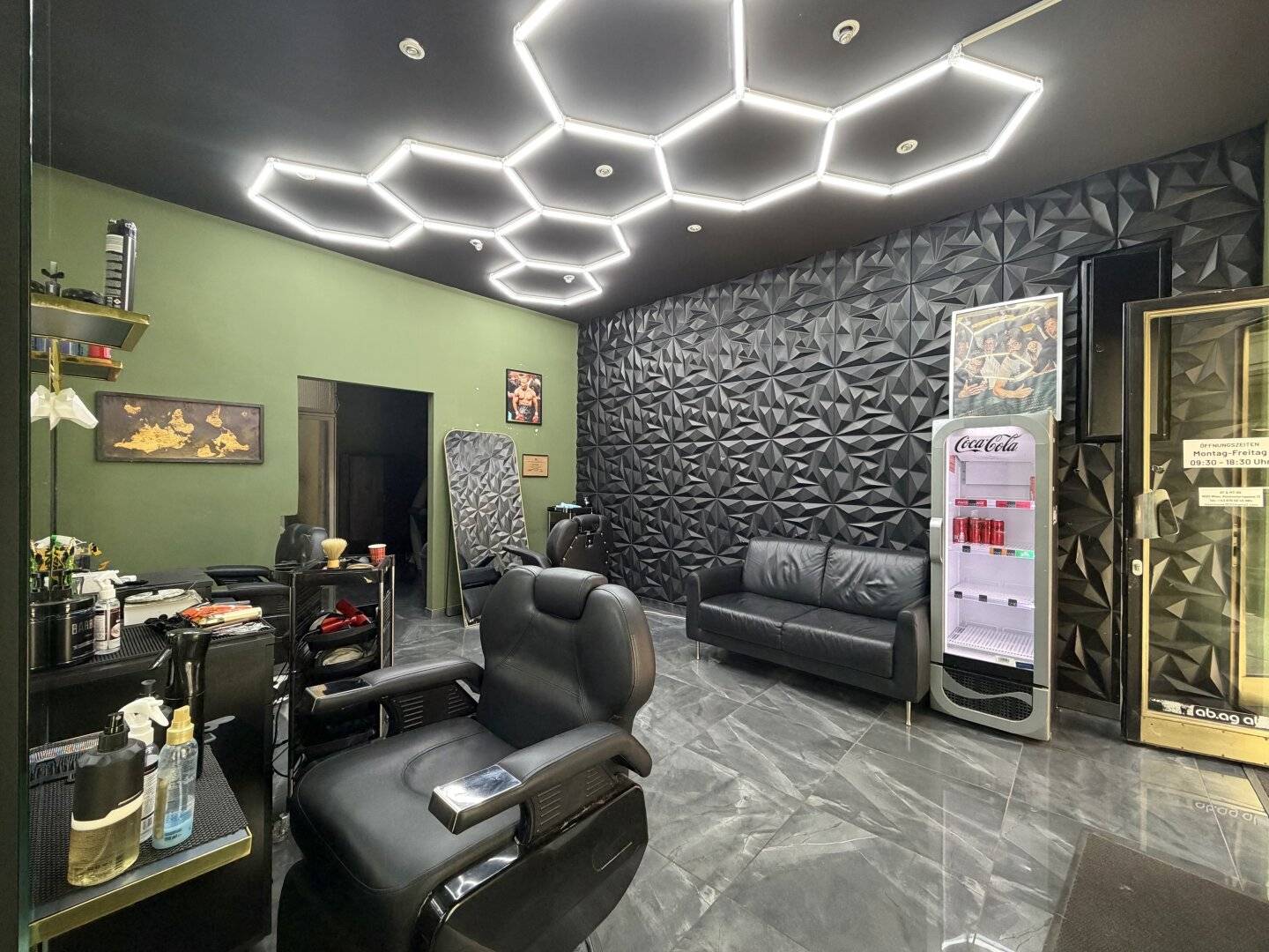 MODERN &amp; CENTRAL: 2 ROOM COMMERCIAL SPACE NEAR TABORSTRASSE