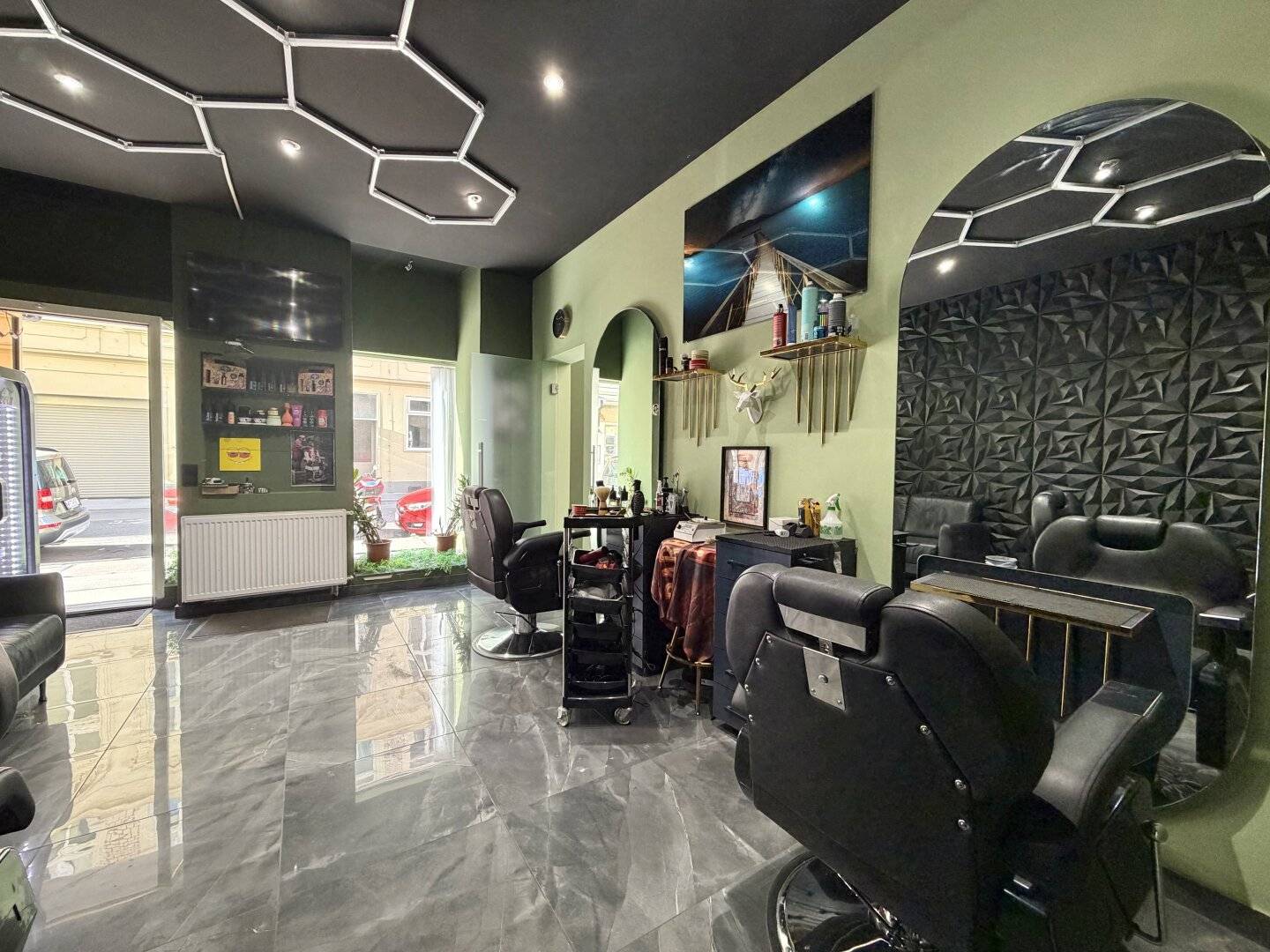 MODERN &amp; CENTRAL: 2 ROOM COMMERCIAL SPACE NEAR TABORSTRASSE