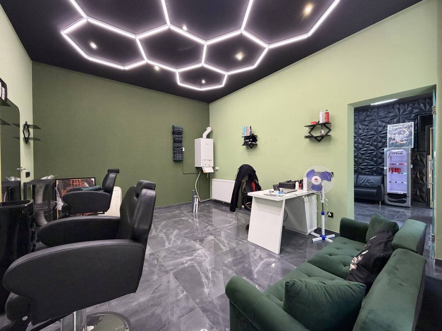 MODERN &amp; CENTRAL: 2 ROOM COMMERCIAL SPACE NEAR TABORSTRASSE