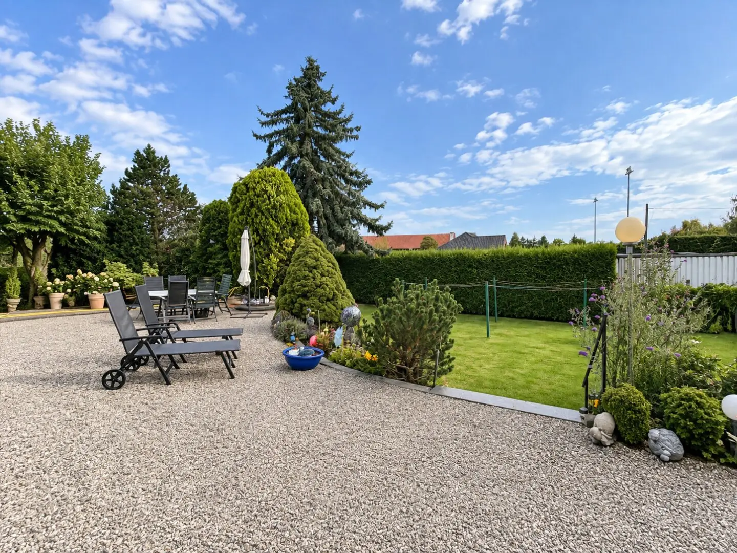 TOP CHANCE for Price-Conscious Buyers! 3 rooms, approx. 74 m² living space & excellent transport connections