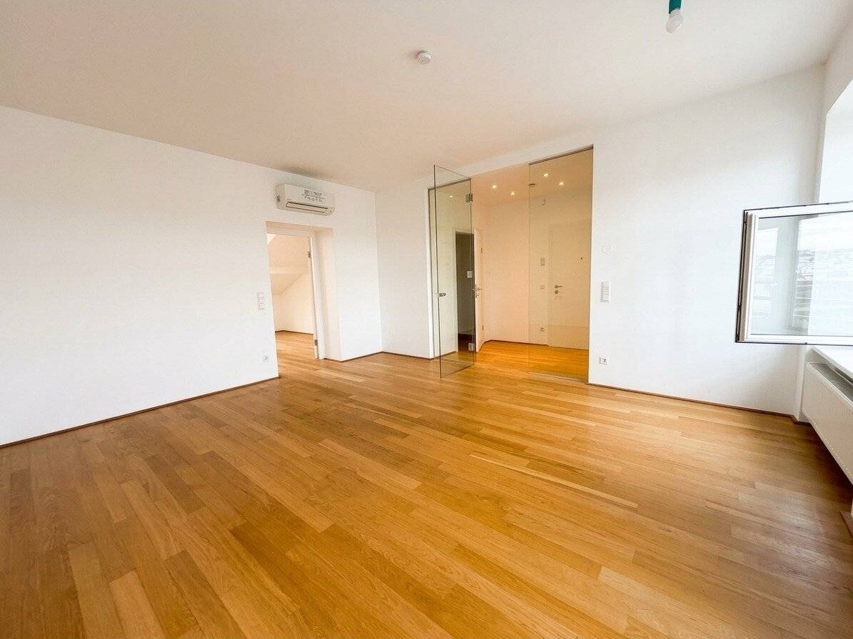 Sehr schöne und moderne 80m2, 2-Zimmer DG-Wohnung im Stilaltbau - Nähe Schlossquadrat