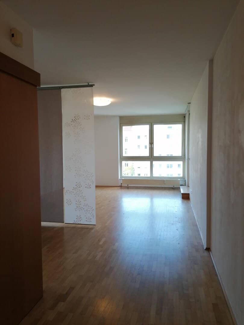 Friendly 1-room apartment with balcony and fitted kitchen