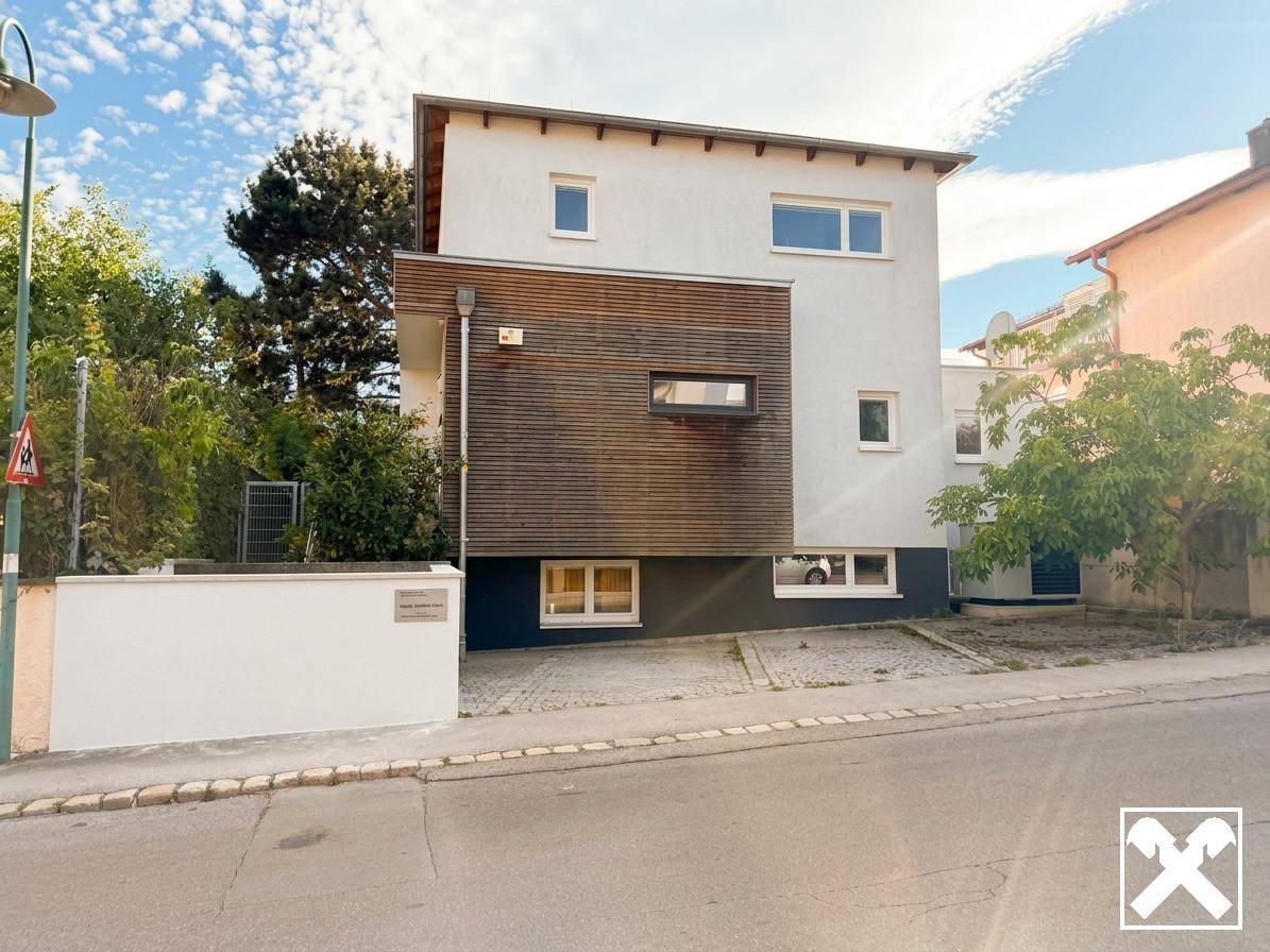 Sonnige Familienwohnung mit Pool und Photovoltaik