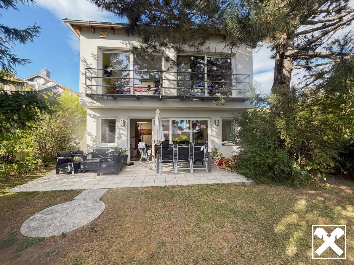 Sonnige Familienwohnung mit Pool und Photovoltaik