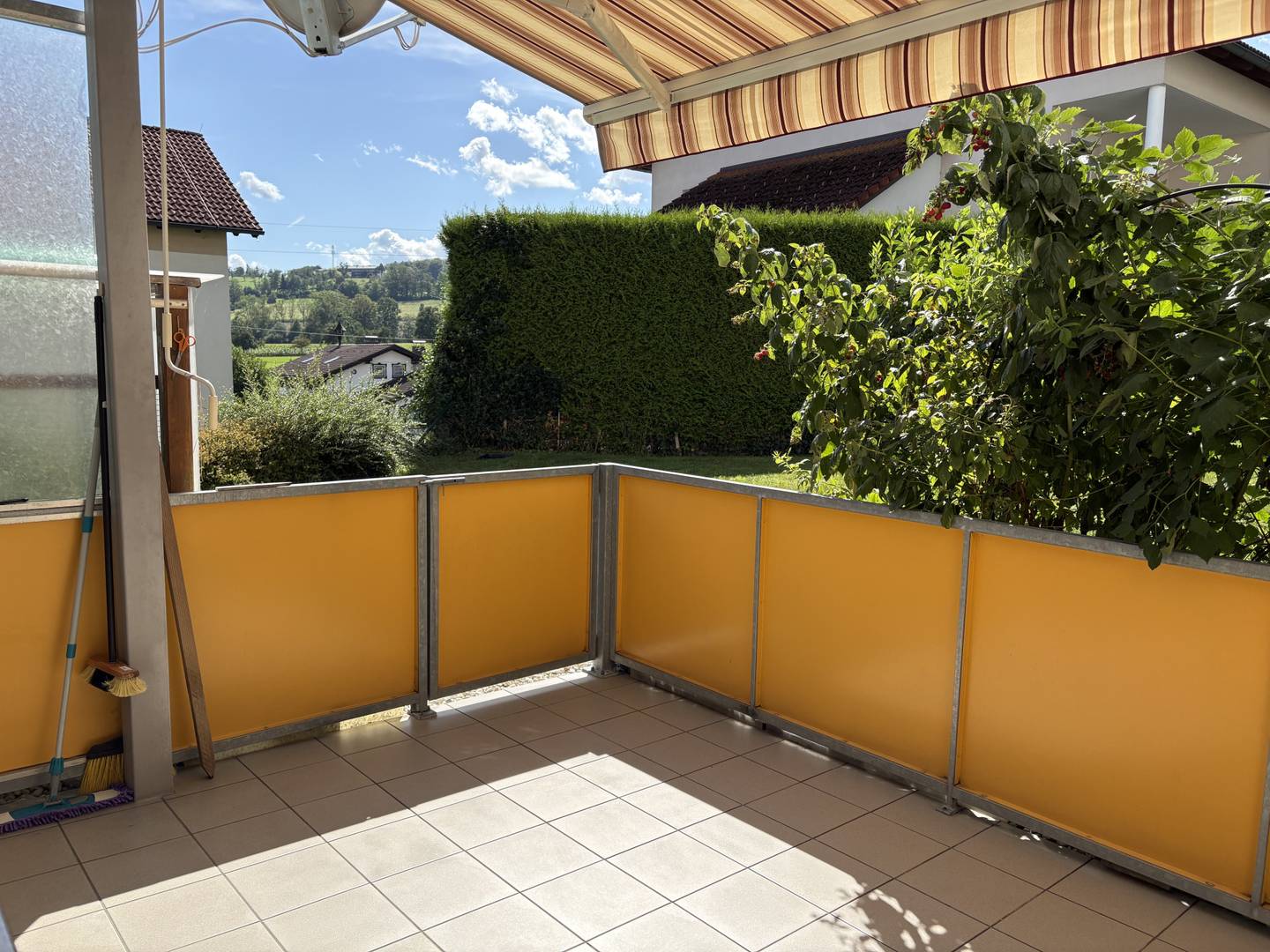 Ruhige Erdgeschosswohnung mit Loggia Terrasse und Gartennutzung