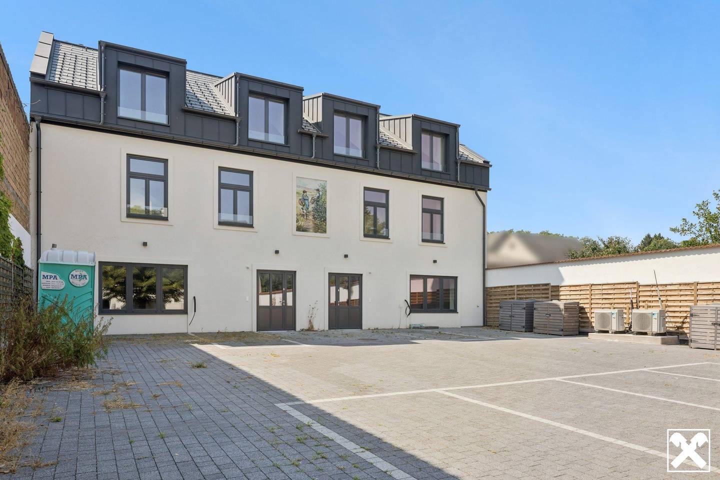 Geräumige familienwohnung mit Garten und Parkplätzen