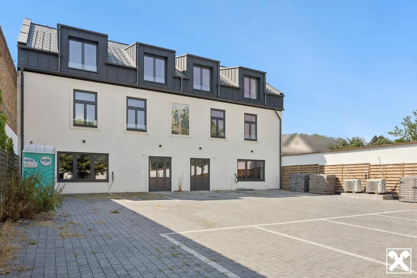 Geräumige familienwohnung mit Garten und Parkplätzen