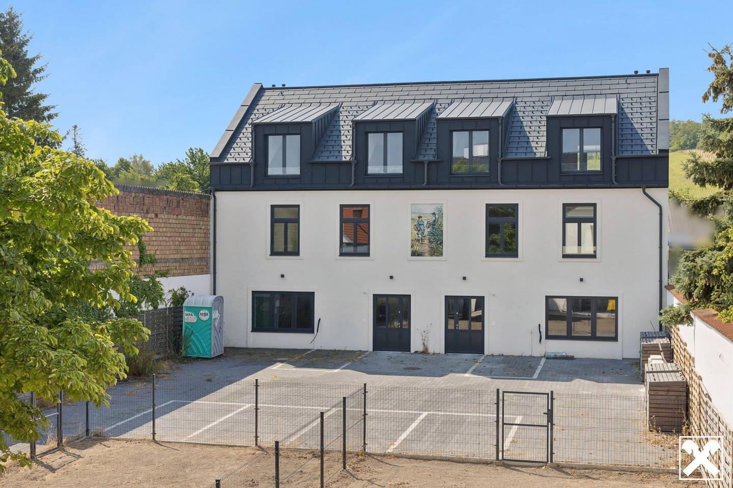 Geräumige familienwohnung mit Garten und Parkplätzen