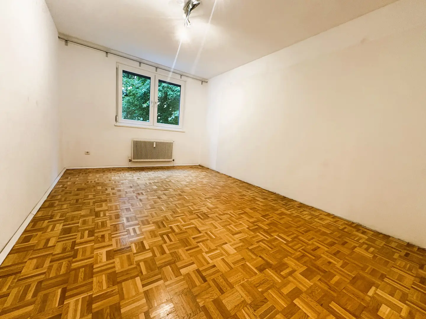 Well maintained Wohnung with glazed loggia and cellar