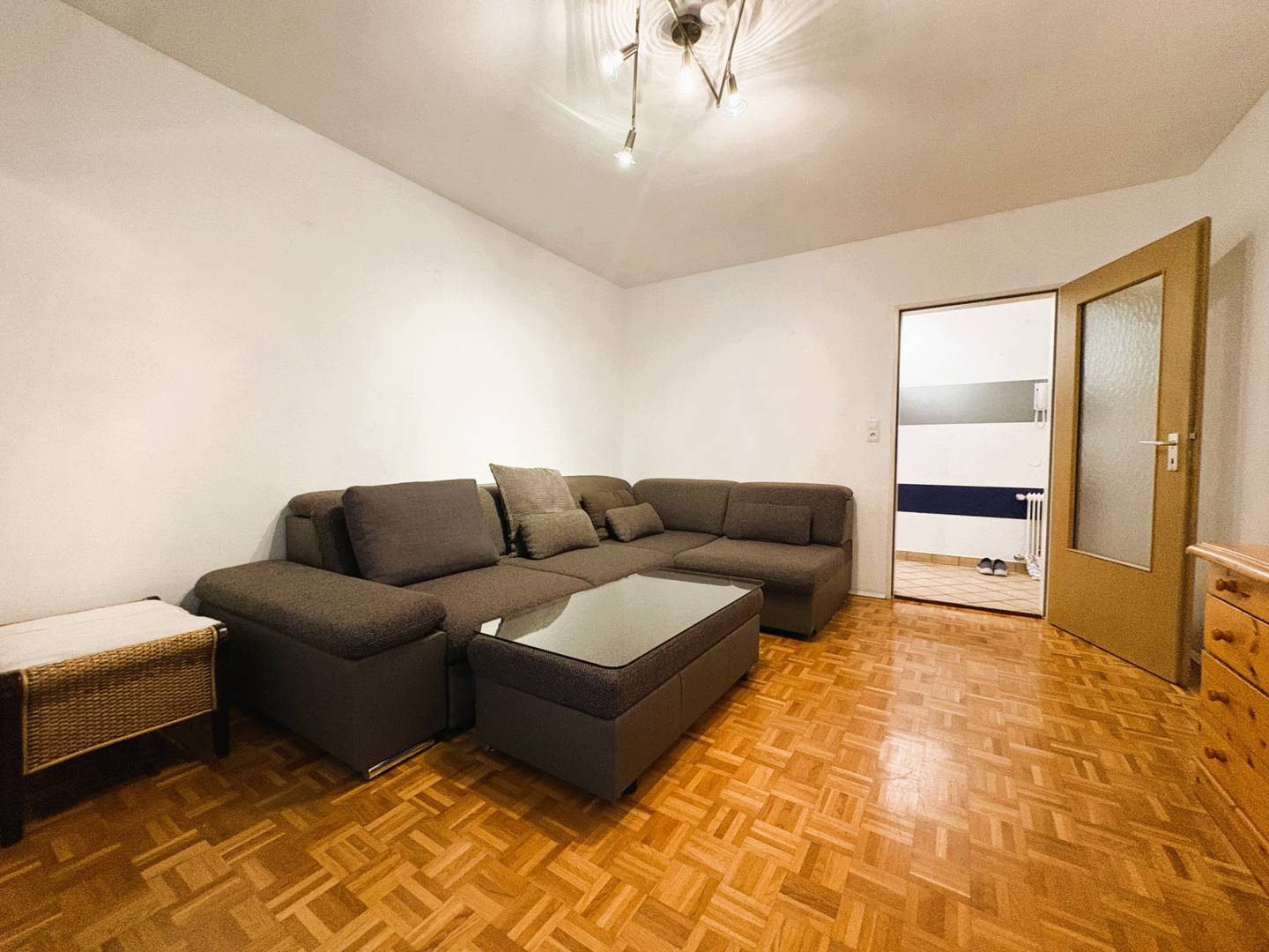 Well maintained Wohnung with glazed loggia and cellar