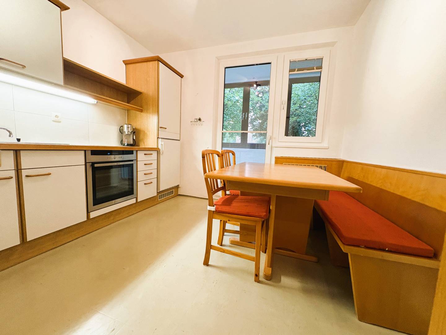 Well maintained Wohnung with glazed loggia and cellar