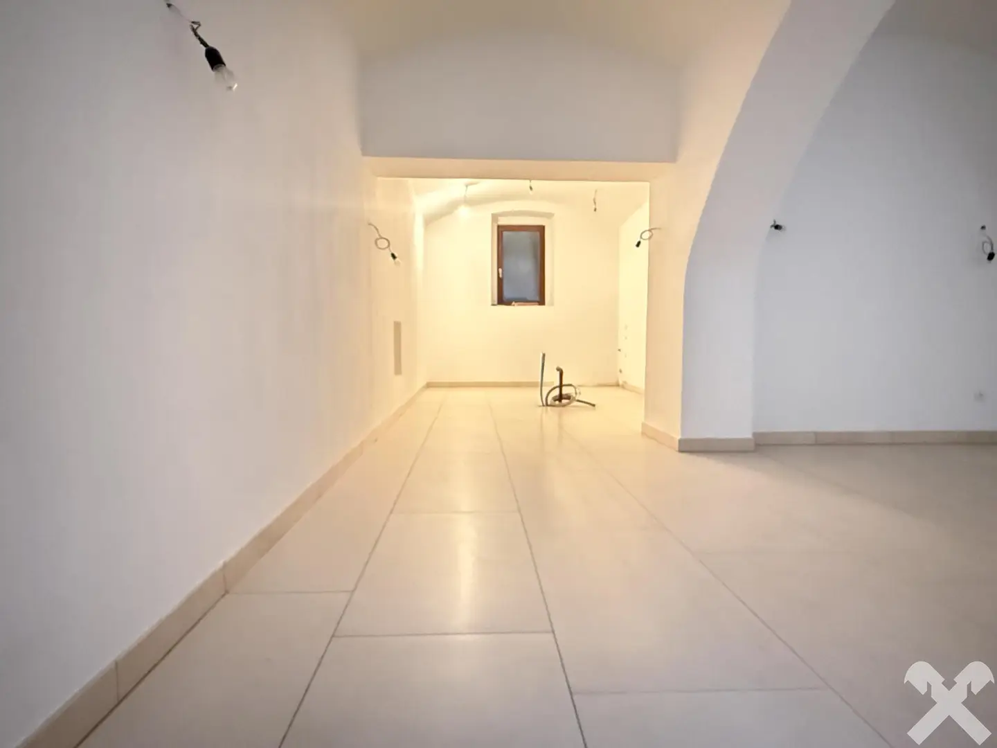 Sanierte Souterrainwohnung mit Ausbaupotenzial in zentraler Lage