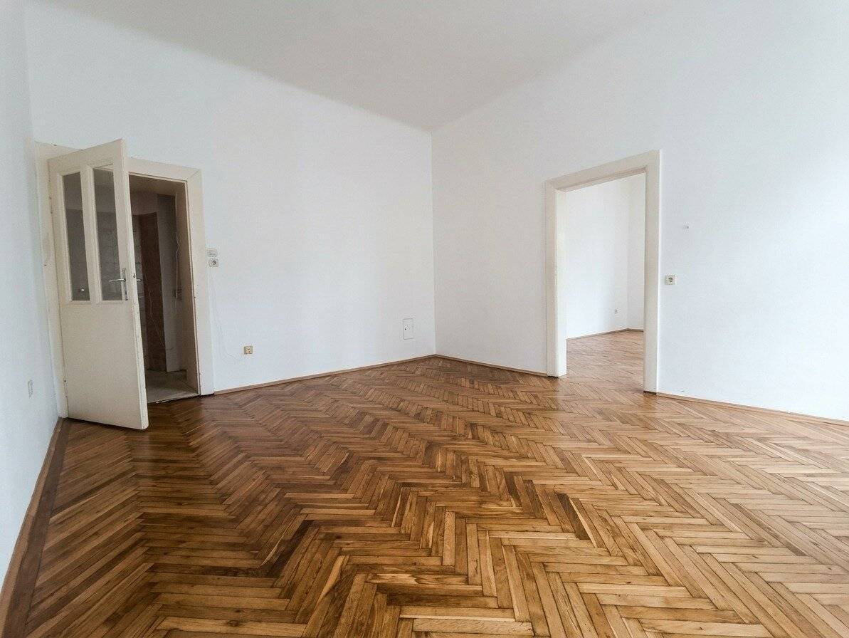 Grünblick &amp; Potential - Charmante 2-Zimmer Wohnung mit Ausblick! Nähe U6 Jägerstraße!