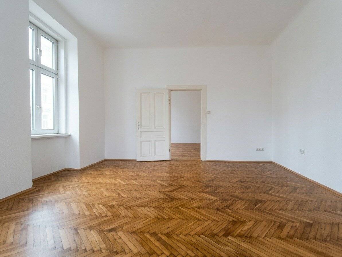 Grünblick &amp; Potential - Charmante 2-Zimmer Wohnung mit Ausblick! Nähe U6 Jägerstraße!