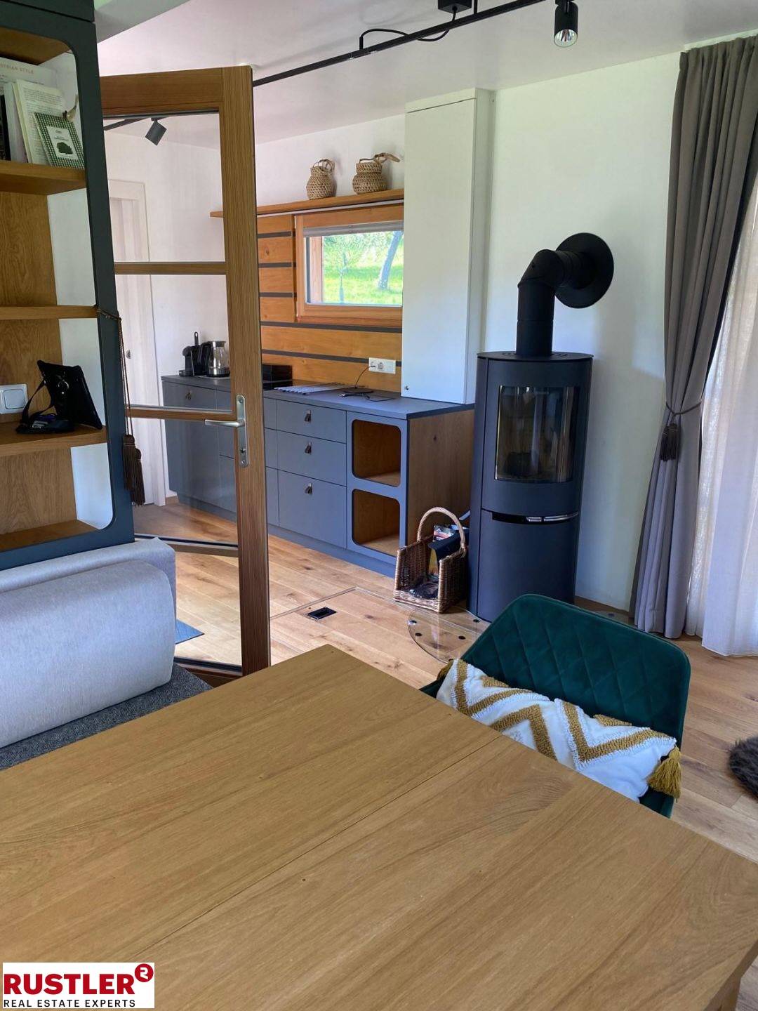 Compact year round Wohnung in high quality timber construction
