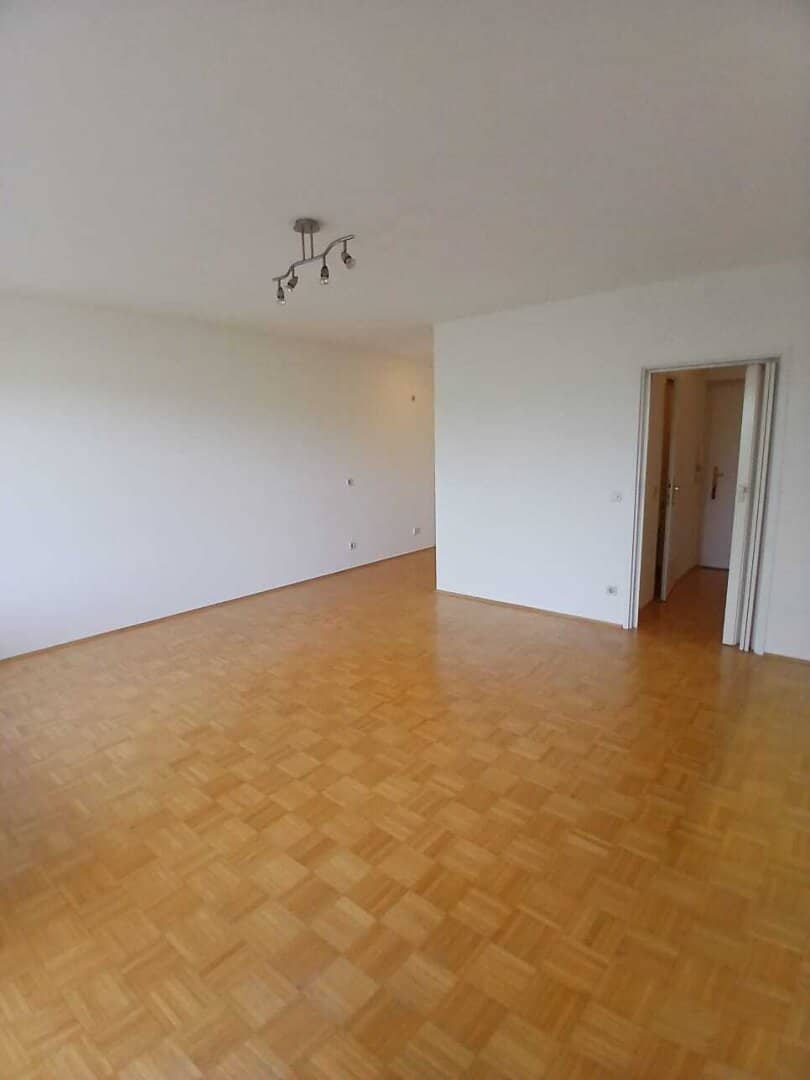 Schöne 1 Zimmerwohnung mit Loggia in einer ruhigen Lage