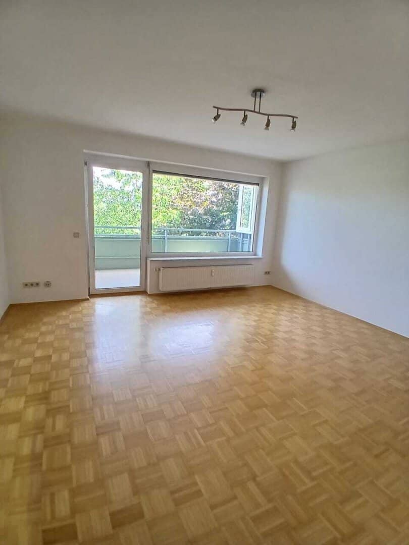 Schöne 1 Zimmerwohnung mit Loggia in einer ruhigen Lage
