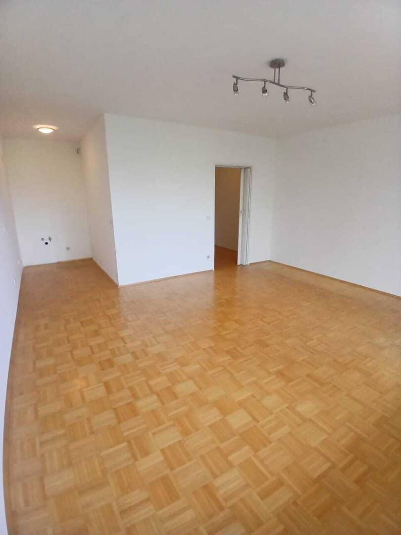 Schöne 1 Zimmerwohnung mit Loggia in einer ruhigen Lage
