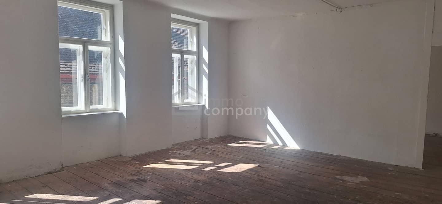 Gepflegtes Lager 116m² mit Raumhöhe von 4 Meter in zentraler Lage 1150 Wien
