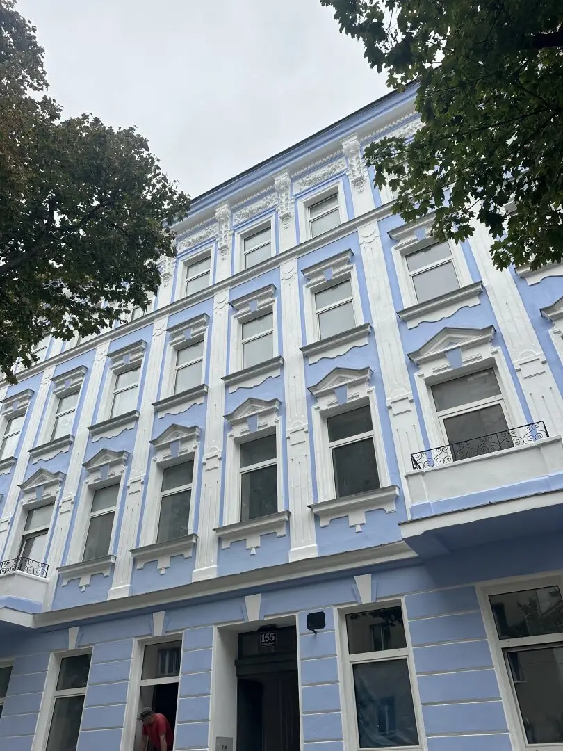 Charming historic building with potential in need of renovation near U3 Hütteldorfer Straße and U4 Unter St. Veit