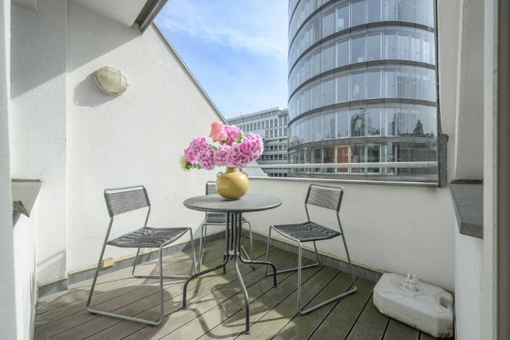 Fully Furnished with A/C for up to 6 months with Balcony