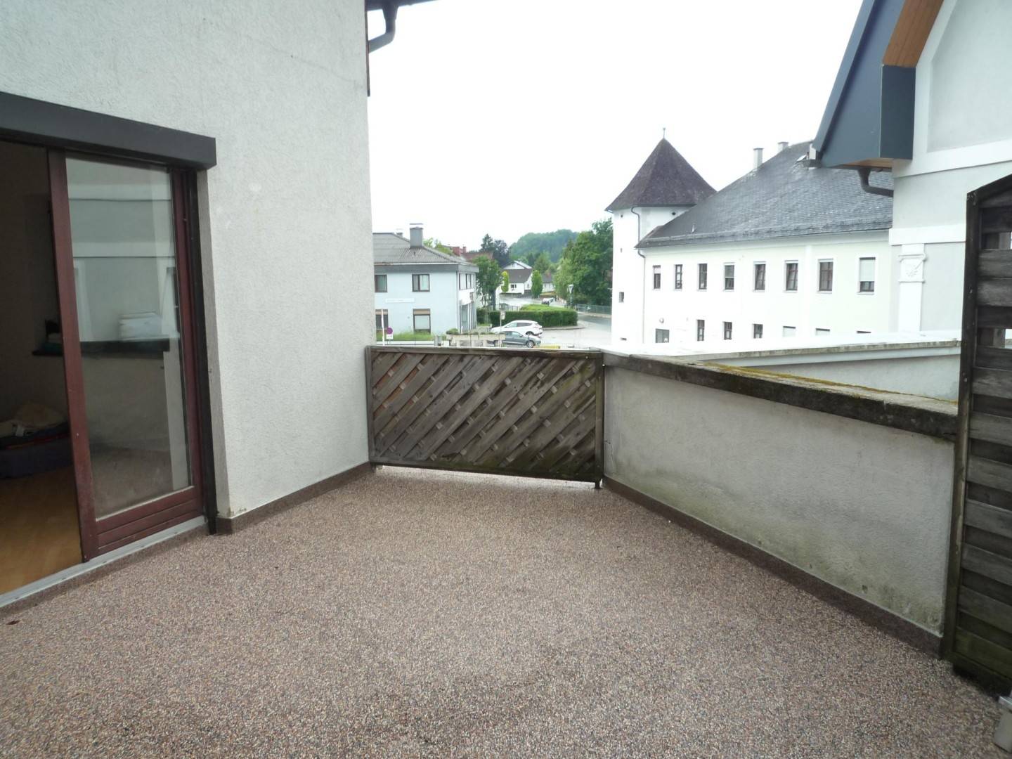 Helle Wohnung mit großer Südwestterrasse und Garage