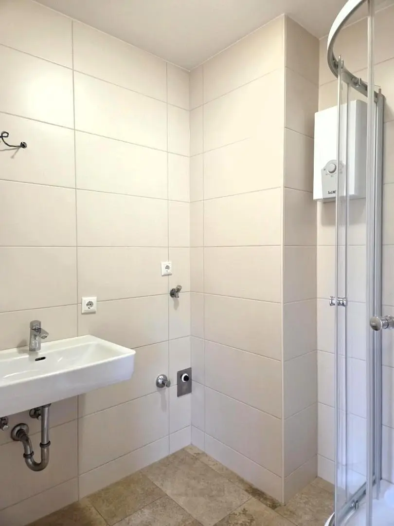 bright apartment commission free with garden and parking