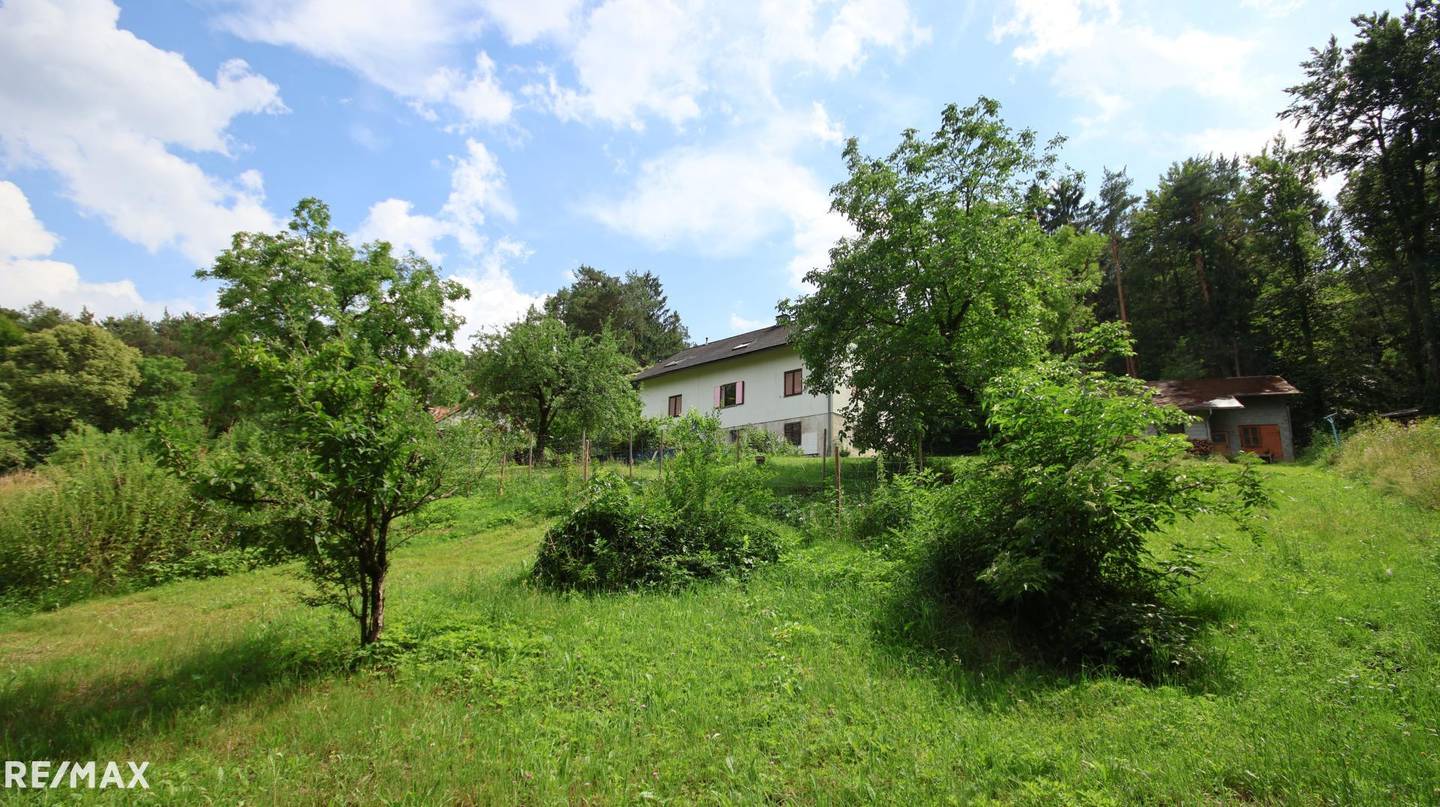 Großzügiges Einfamilienhaus mit Garten, Balkon und Garagen in 8230 Staudach – sanierungsbedürftig!