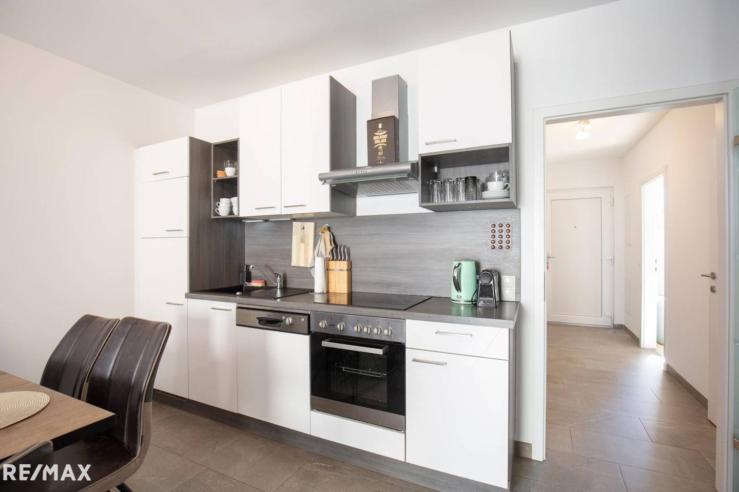 Voll möblierte Wohnung mit großem Balkon und Lift