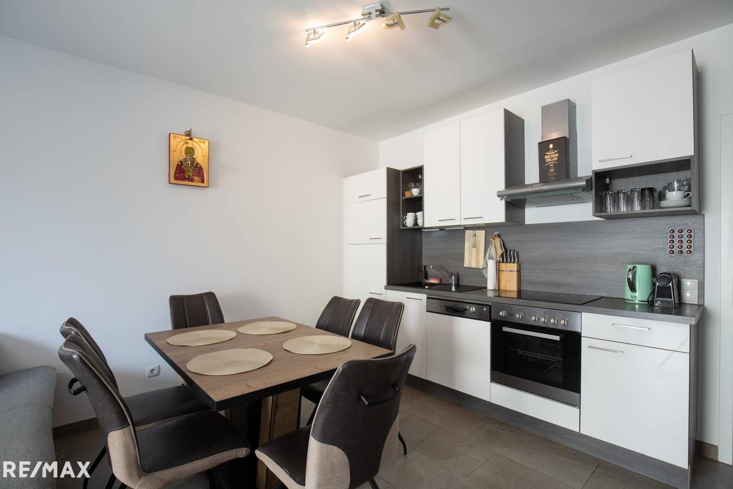 Voll möblierte Wohnung mit großem Balkon und Lift
