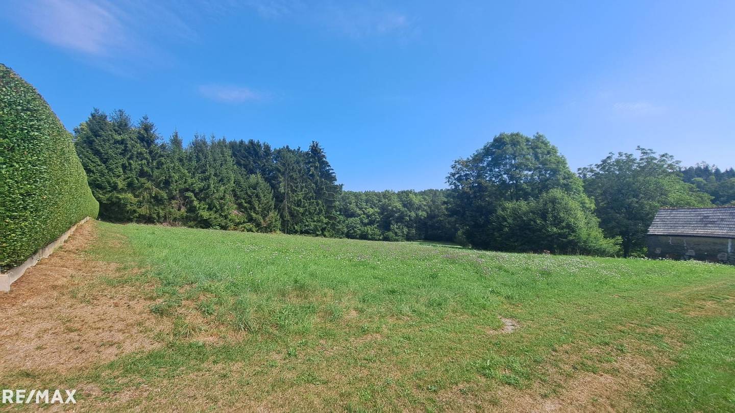 Traumhaftes Baugrundstück in Weinitzen in sonniger Waldrandlage