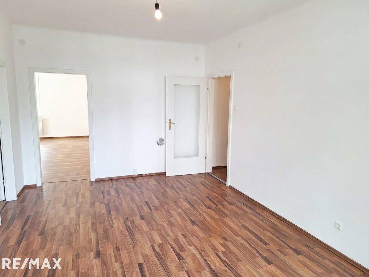 Teilsanierte Wohnung in Smartcity mit Loggia