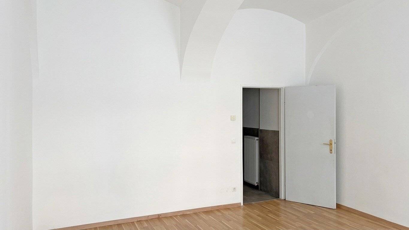 Erdgeschoss 2-Zimmer-Altbauwohnung nahe Altem AKH &amp; MedUni