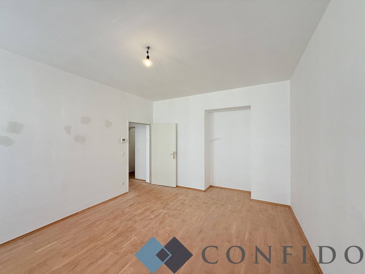 2 Zimmerwohnung mit großzügiger Loggia - PROJEKT KLEISTGASSE - Sanierungsbedürftige Altbauwohnungen mir Charme und Potenzial!