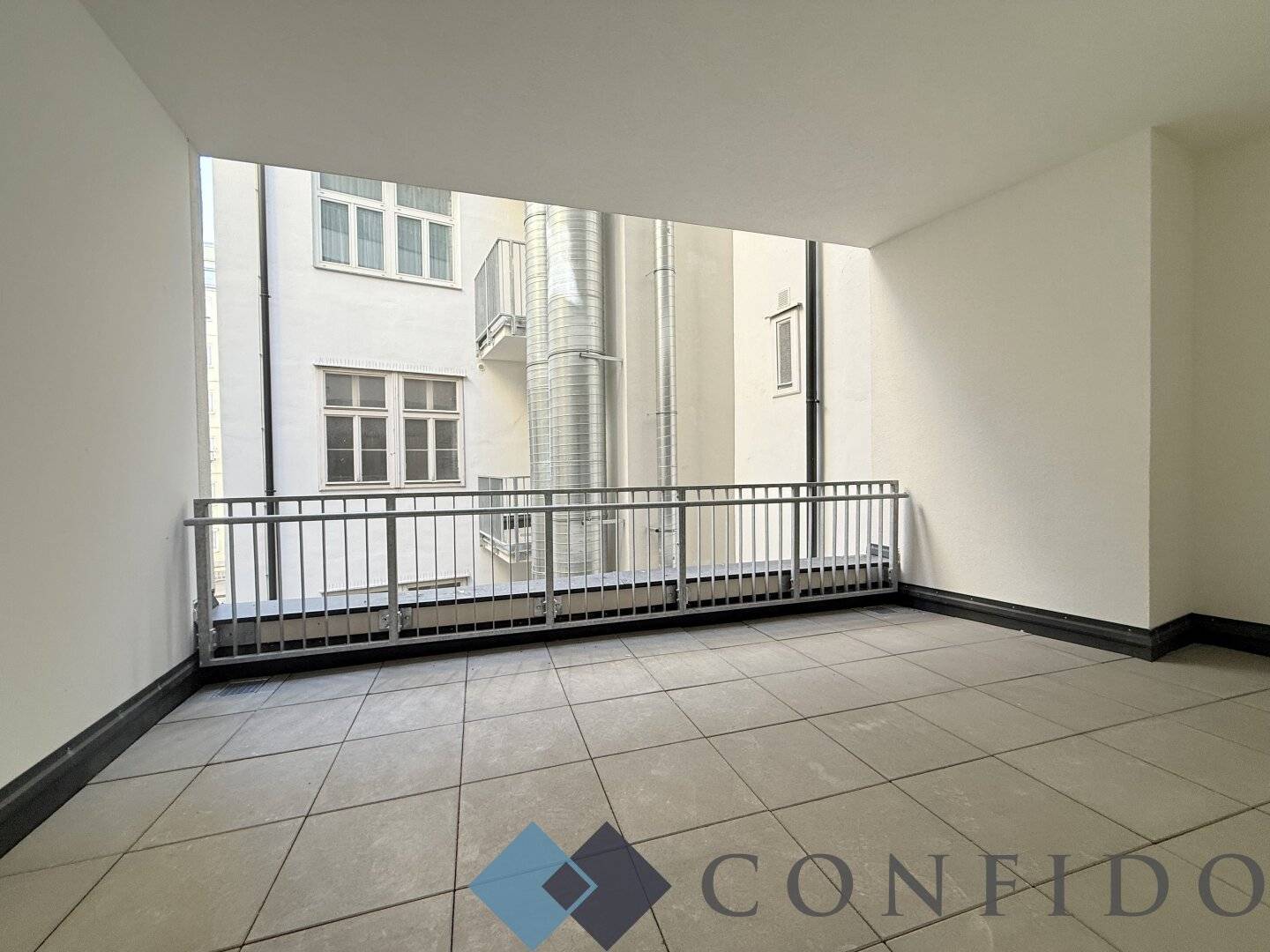 2 Zimmerwohnung mit großzügiger Loggia - PROJEKT KLEISTGASSE - Sanierungsbedürftige Altbauwohnungen mir Charme und Potenzial!