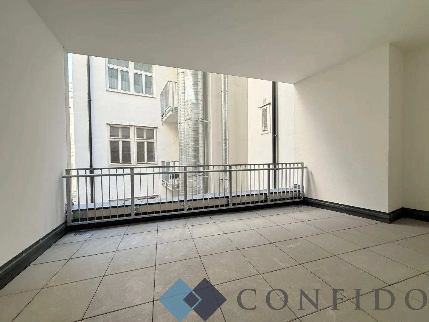 2-room apartment with generous loggia - PROJEKT KLEISTGASSE - Old building apartments in need of renovation with charm and potential!