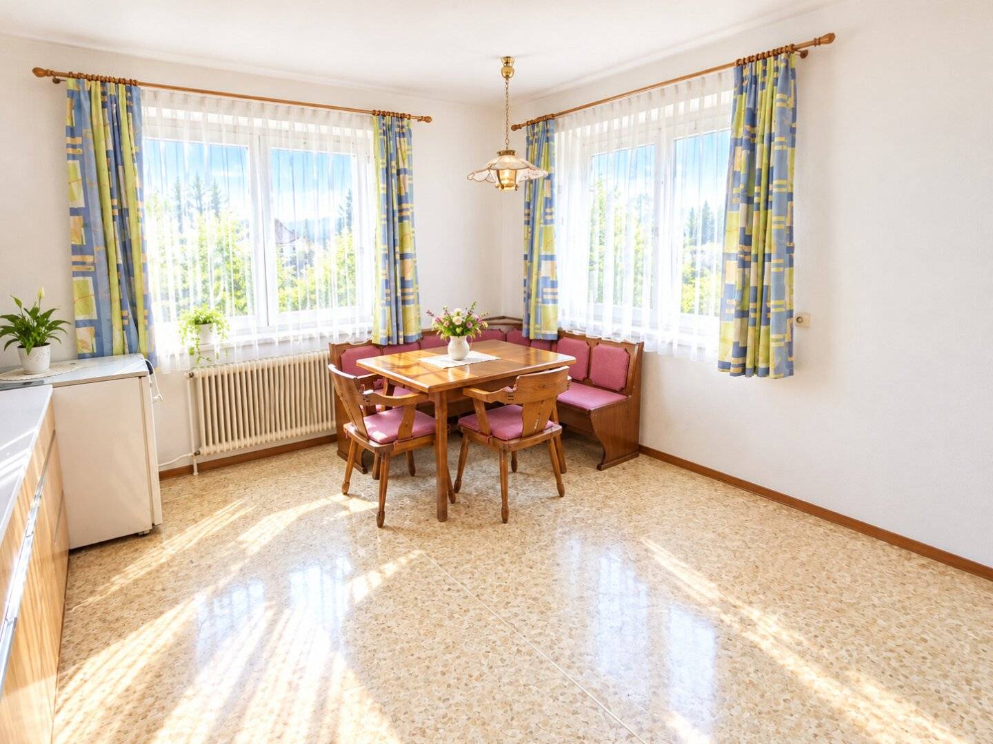 So many possibilities: Single or two family house in great location Seekirchen