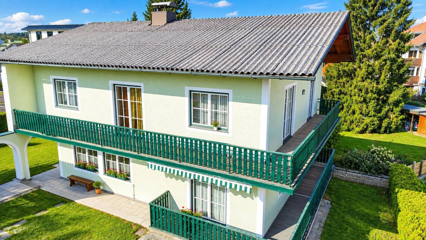 So many possibilities: Single or two family house in great location Seekirchen
